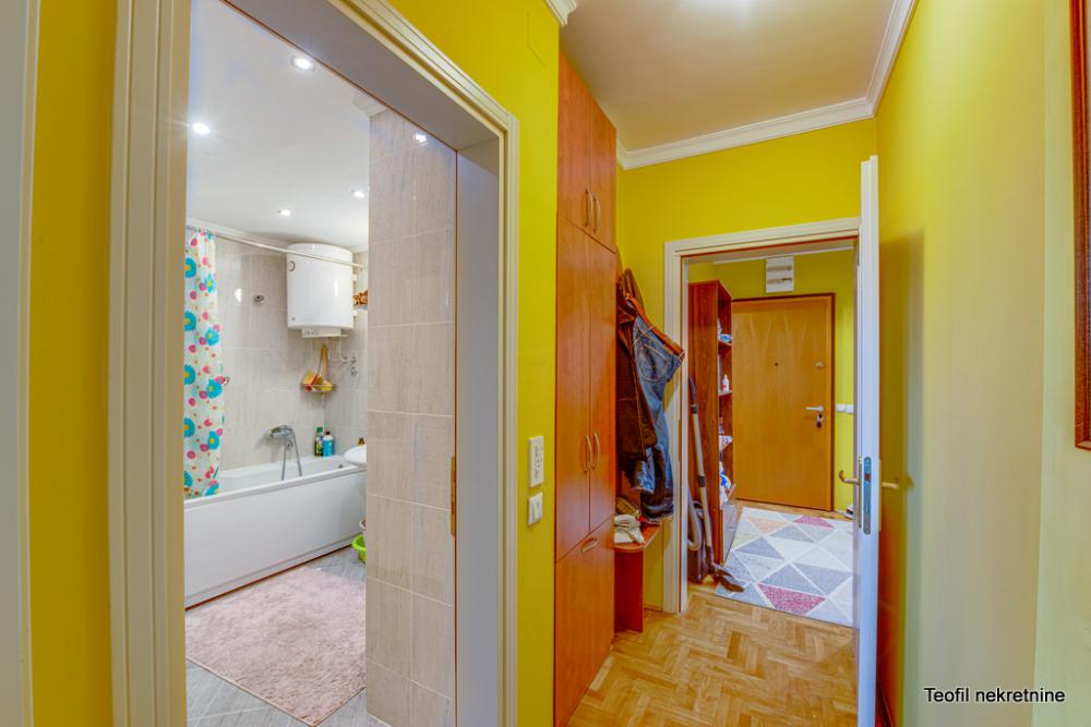 Stan na prodaju u Beogradu, Mirijevo, trosoban, 82m2, cena 240000 evra