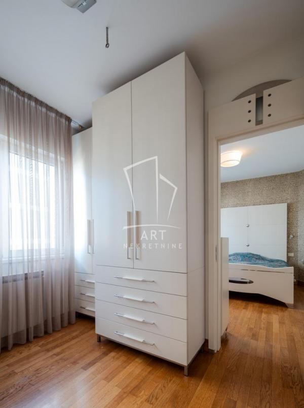 Stan na prodaju u Beogradu, Banovo brdo, trosoban, 137m2, cena 480000 evra