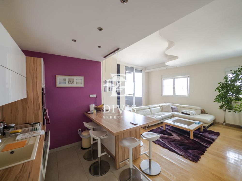 Stan na prodaju u Beogradu, Karaburma, cetvorosoban, 129m2, cena 520000 evra