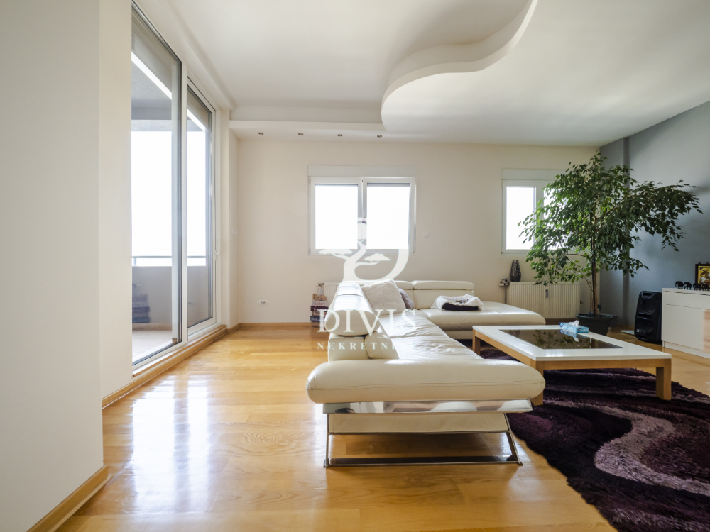 Stan na prodaju u Beogradu, Karaburma, cetvorosoban, 129m2, cena 520000 evra