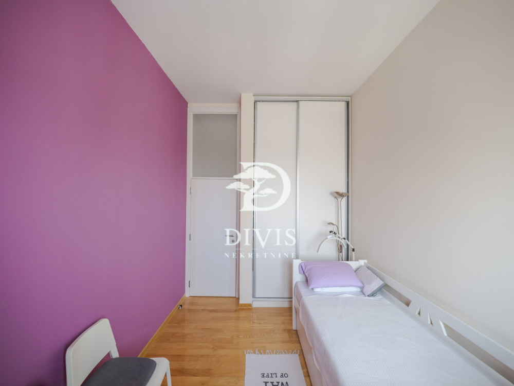 Stan na prodaju u Beogradu, Karaburma, cetvorosoban, 129m2, cena 520000 evra