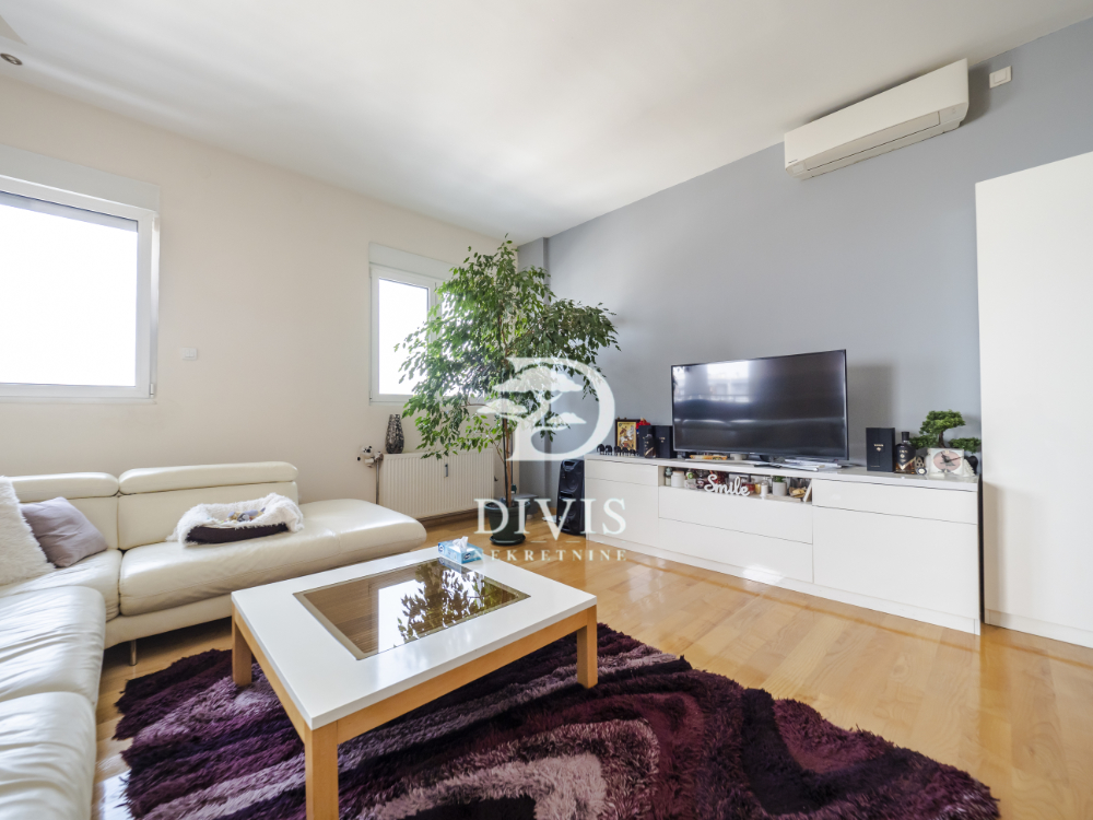 Stan na prodaju u Beogradu, Karaburma, cetvorosoban, 129m2, cena 520000 evra