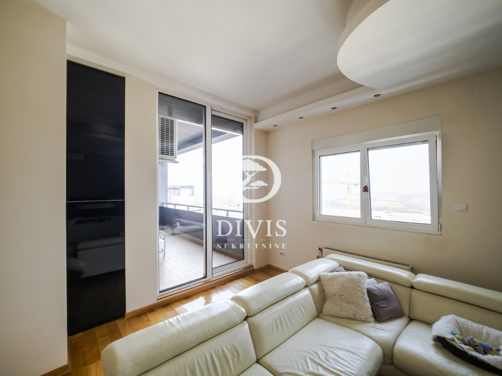 Stan na prodaju u Beogradu, Karaburma, cetvorosoban, 129m2, cena 520000 evra