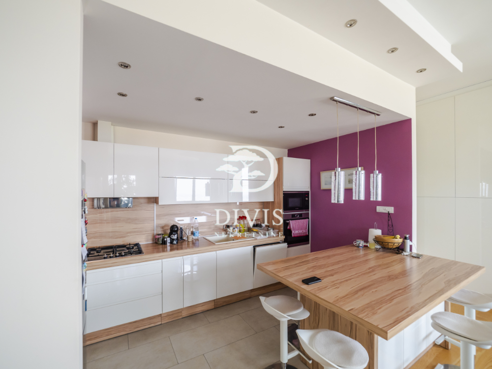 Stan na prodaju u Beogradu, Karaburma, cetvorosoban, 129m2, cena 520000 evra