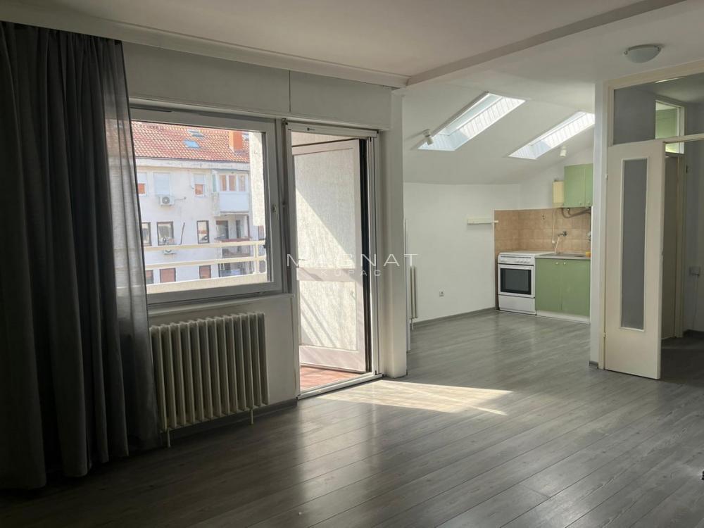 Stan na prodaju u Beogradu, Banovo brdo, jednosoban, 44m2, cena 142000 evra