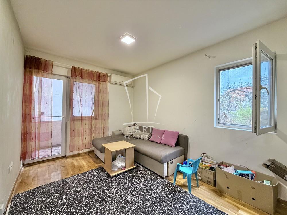 Stan na prodaju u Beogradu, Kaluđerica, trosoban, 45m2, cena 85000 evra