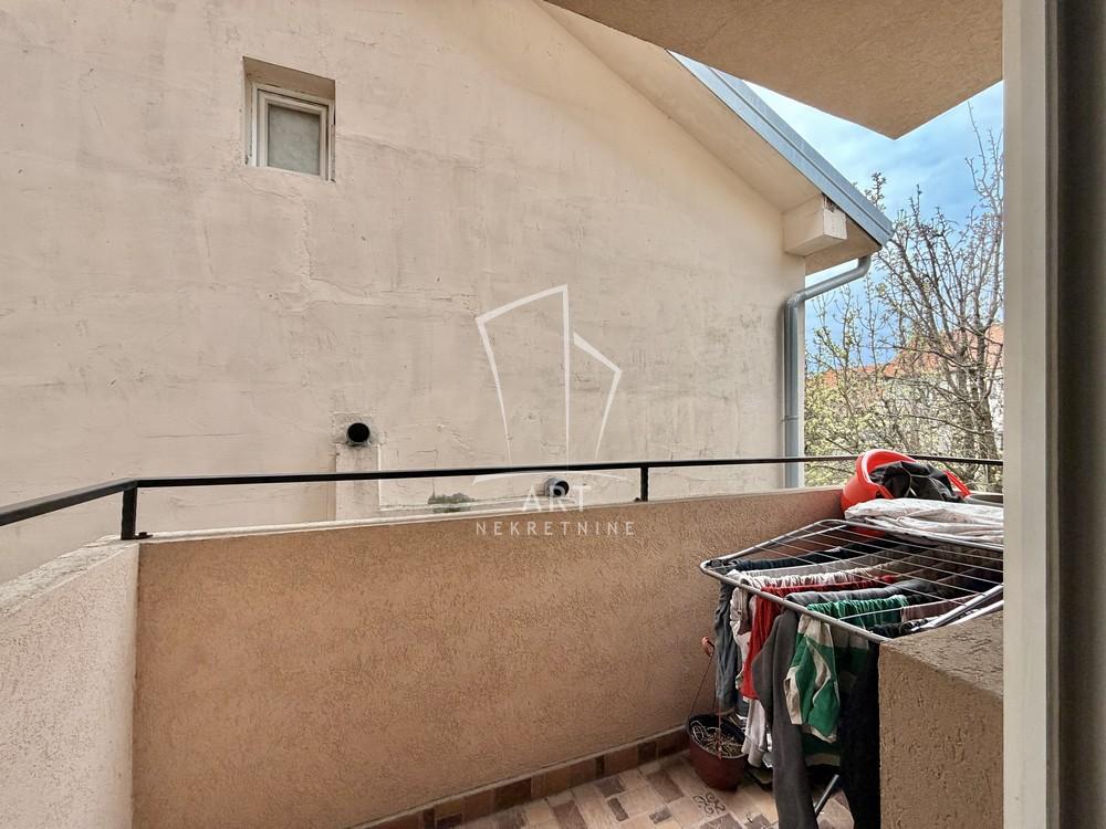 Stan na prodaju u Beogradu, Kaluđerica, trosoban, 45m2, cena 85000 evra