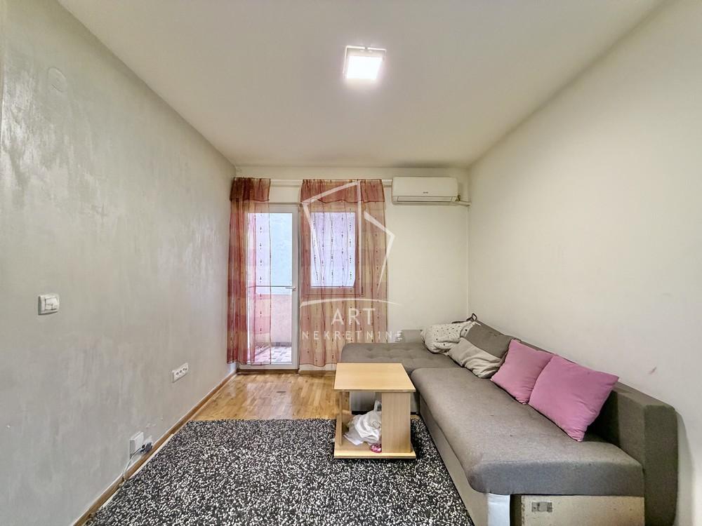 Stan na prodaju u Beogradu, Kaluđerica, trosoban, 45m2, cena 85000 evra