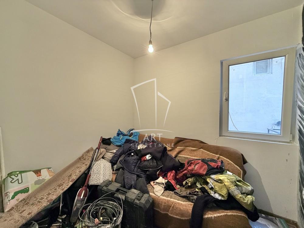 Stan na prodaju u Beogradu, Kaluđerica, trosoban, 45m2, cena 85000 evra