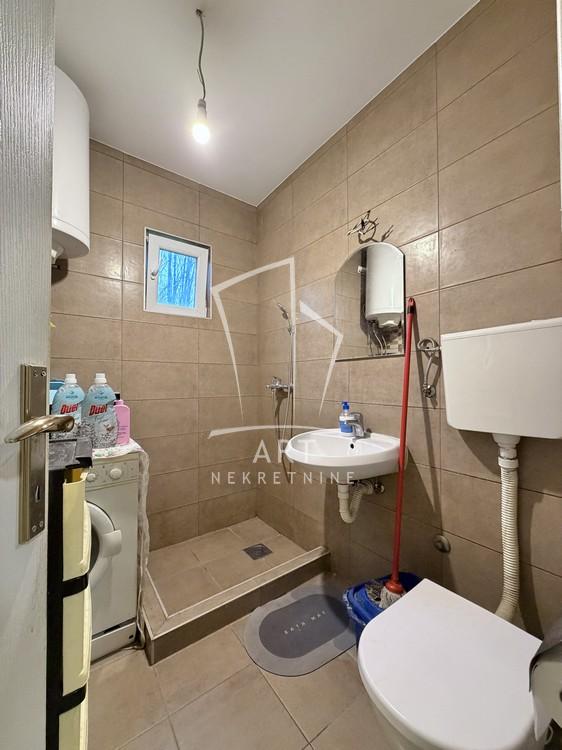 Stan na prodaju u Beogradu, Kaluđerica, trosoban, 45m2, cena 85000 evra