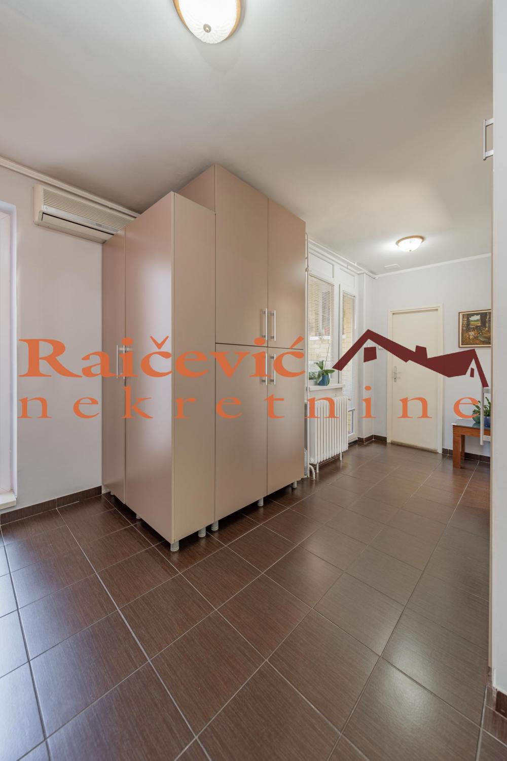 Stan na prodaju u Beogradu, Novi Beograd blok 37, dvoiposoban, 67m2, cena 233000 evra