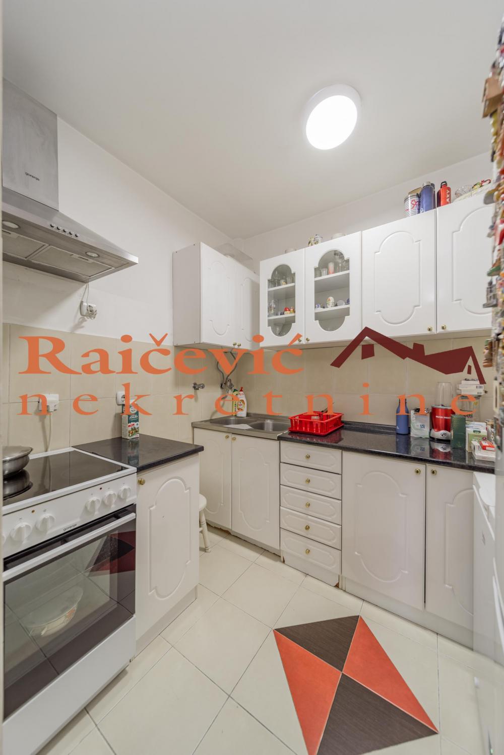 Stan na prodaju u Beogradu, Novi Beograd blok 37, dvoiposoban, 67m2, cena 233000 evra