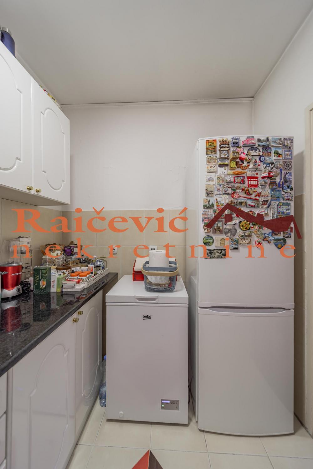 Stan na prodaju u Beogradu, Novi Beograd blok 37, dvoiposoban, 67m2, cena 233000 evra