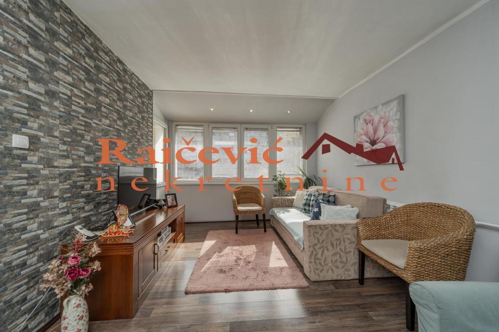 Stan na prodaju u Beogradu, Novi Beograd blok 37, dvoiposoban, 67m2, cena 233000 evra