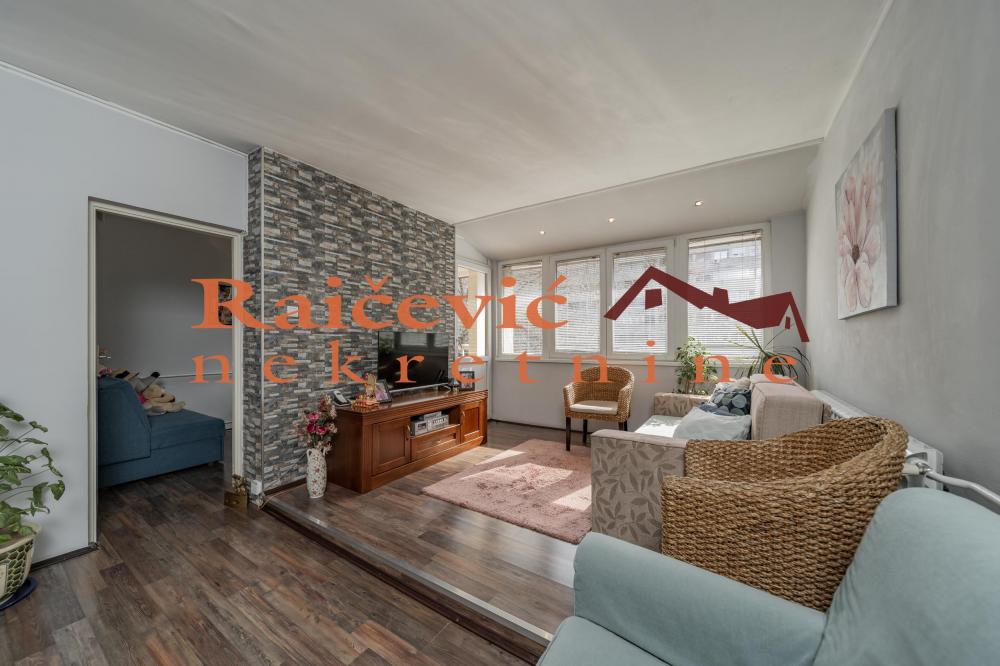 Stan na prodaju u Beogradu, Novi Beograd blok 37, dvoiposoban, 67m2, cena 233000 evra