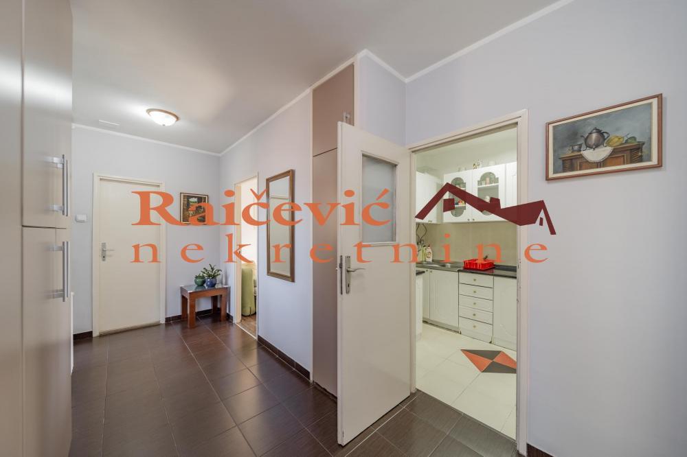 Stan na prodaju u Beogradu, Novi Beograd blok 37, dvoiposoban, 67m2, cena 233000 evra