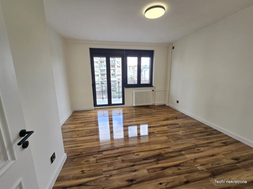 Stan na prodaju u Beogradu, Južni bulevar, trosoban, 75m2, cena 299000 evra