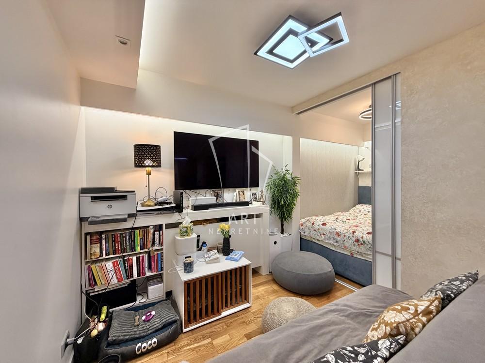 Stan na prodaju u Beogradu, Bulevar despota Stefana, trosoban, 54m2, cena 220000 evra