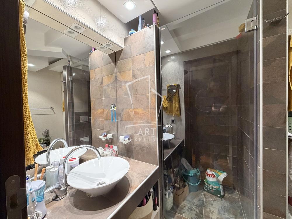 Stan na prodaju u Beogradu, Bulevar despota Stefana, trosoban, 54m2, cena 220000 evra