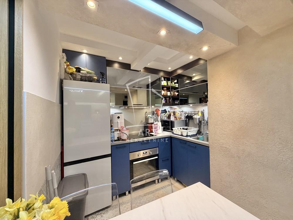 Stan na prodaju u Beogradu, Bulevar despota Stefana, trosoban, 54m2, cena 220000 evra