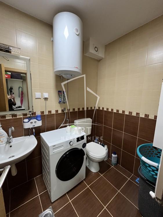 Stan na prodaju u Beogradu, Petlovo brdo, trosoban, 60m2, cena 162000 evra