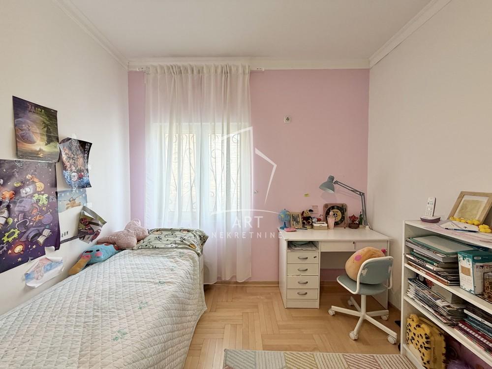 Stan na prodaju u Beogradu, Stari grad, trosoban, 63m2, cena 395000 evra