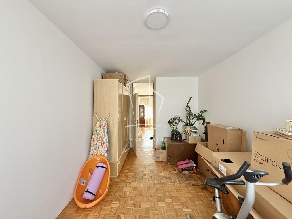 Stan na prodaju u Beogradu, Novi Beograd blok 63, trosoban, 84m2, cena 269312 evra