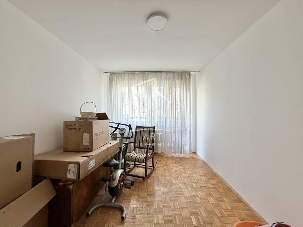 Stan na prodaju u Beogradu, Novi Beograd blok 63, trosoban, 84m2, cena 269312 evra