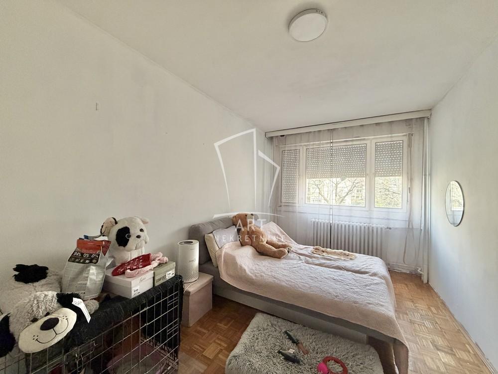 Stan na prodaju u Beogradu, Novi Beograd blok 63, trosoban, 84m2, cena 269312 evra