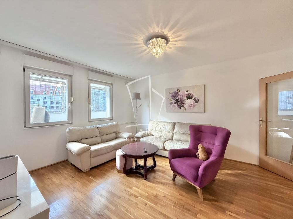 Stan na prodaju u Beogradu, Banovo brdo, dvoiposoban, 69m2, cena 280000 evra