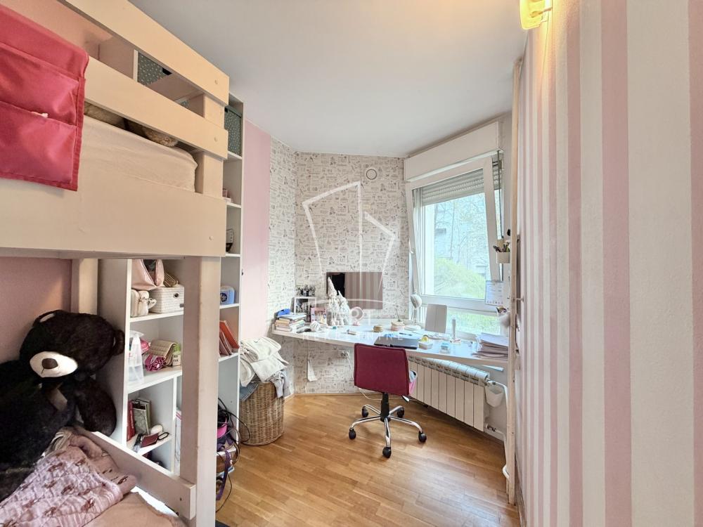 Stan na prodaju u Beogradu, Banovo brdo, dvoiposoban, 69m2, cena 280000 evra