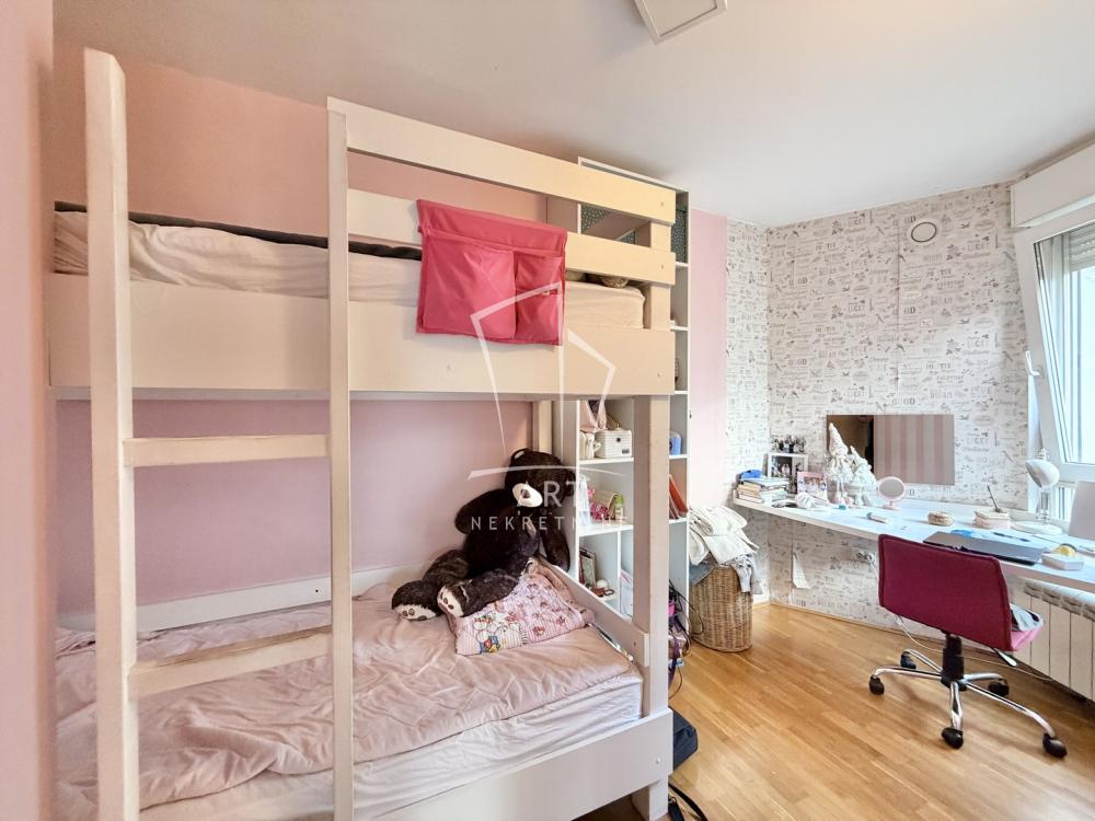 Stan na prodaju u Beogradu, Banovo brdo, dvoiposoban, 69m2, cena 280000 evra