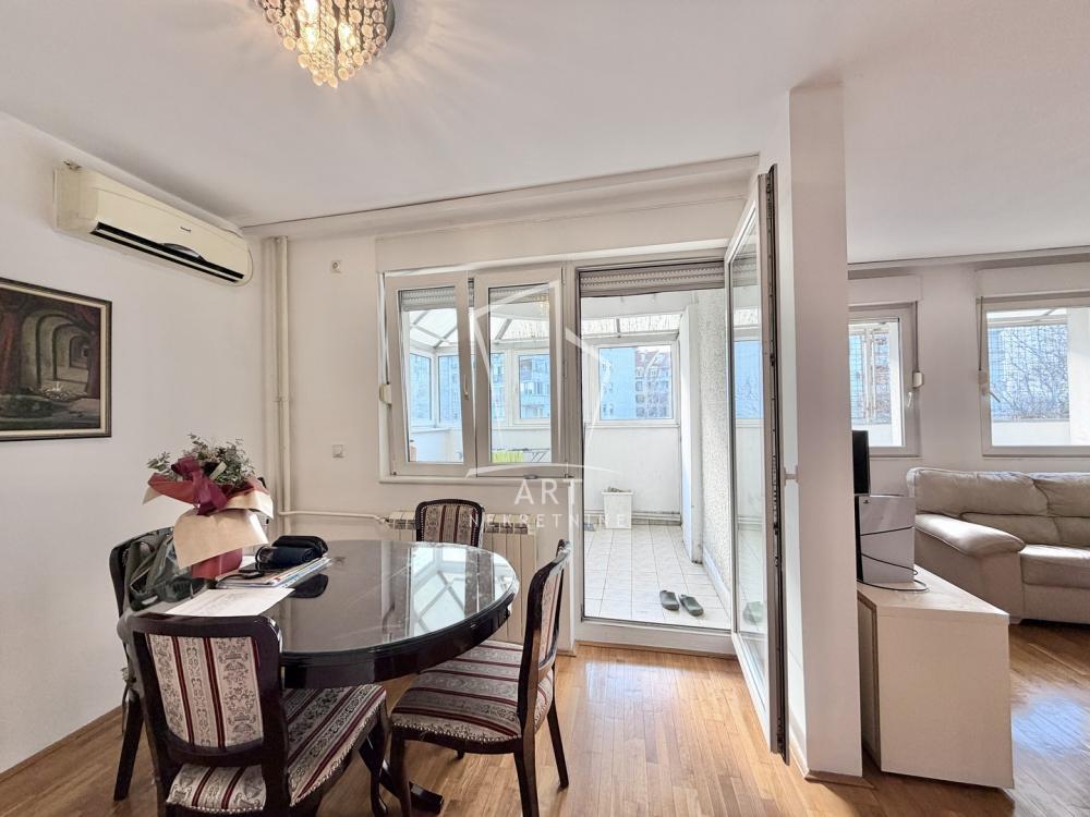 Stan na prodaju u Beogradu, Banovo brdo, dvoiposoban, 69m2, cena 280000 evra