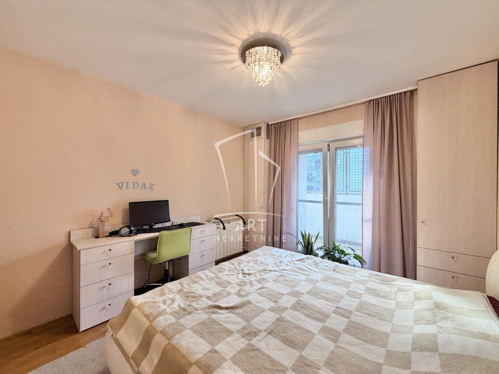 Stan na prodaju u Beogradu, Banovo brdo, dvoiposoban, 69m2, cena 280000 evra