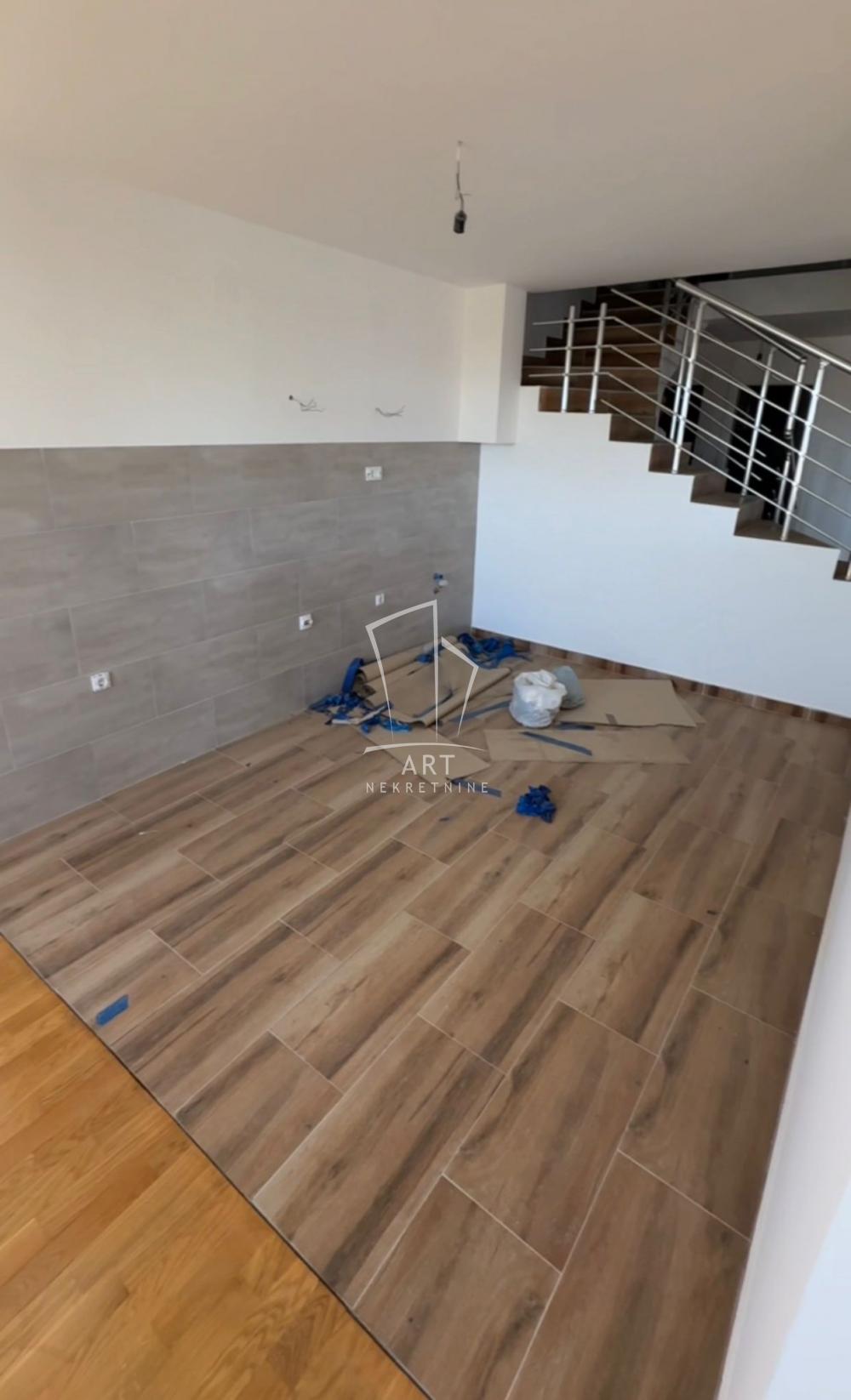 Stan na prodaju u Beogradu, Jajinci, trosoban, 127m2, cena 191500 evra