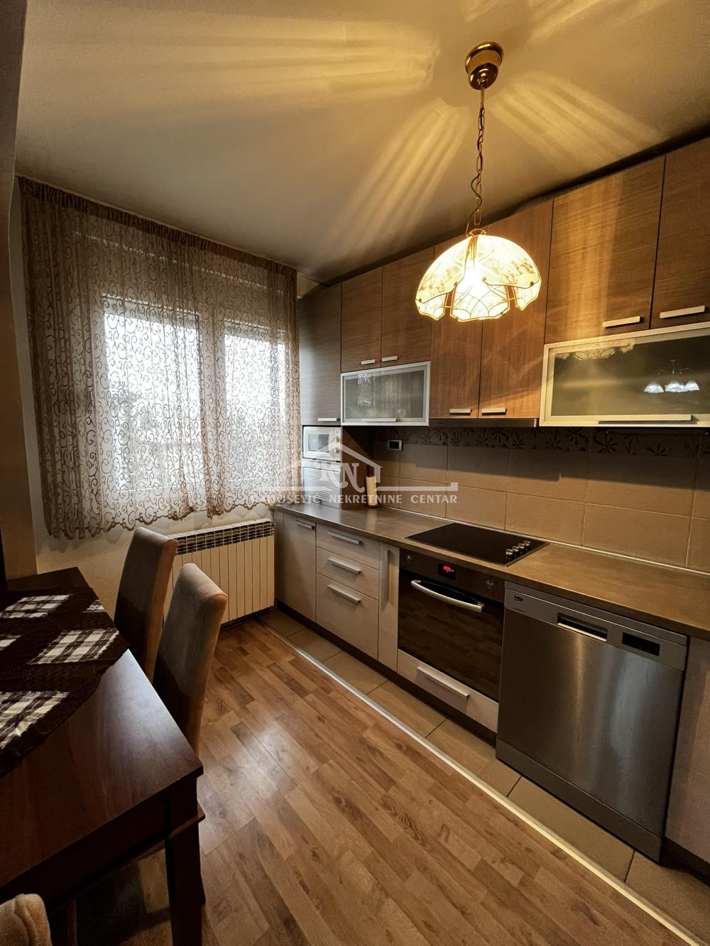 Stan na prodaju u Beogradu, Karaburma, 110m2, cena 278000 evra