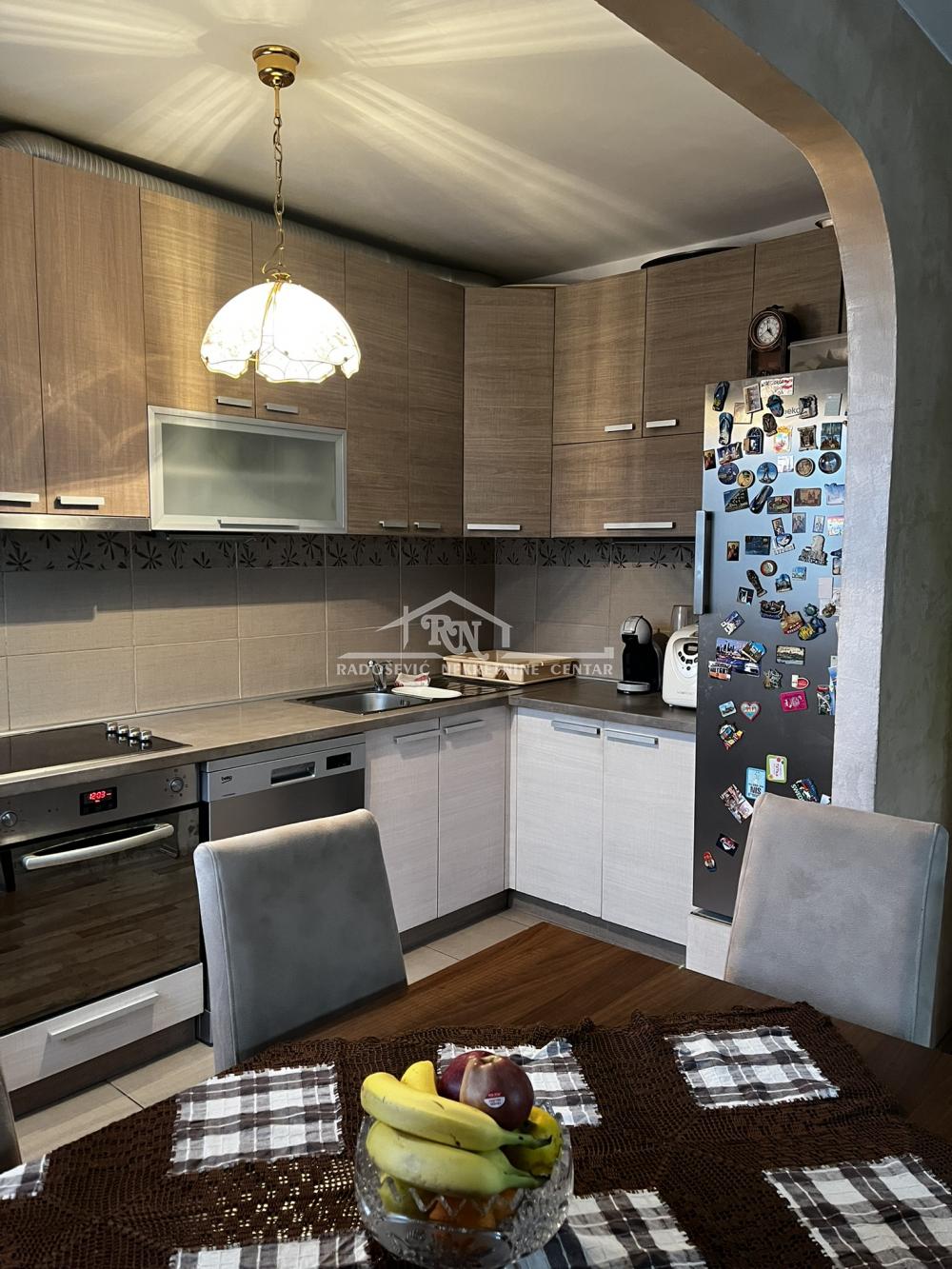 Stan na prodaju u Beogradu, Karaburma, 110m2, cena 278000 evra