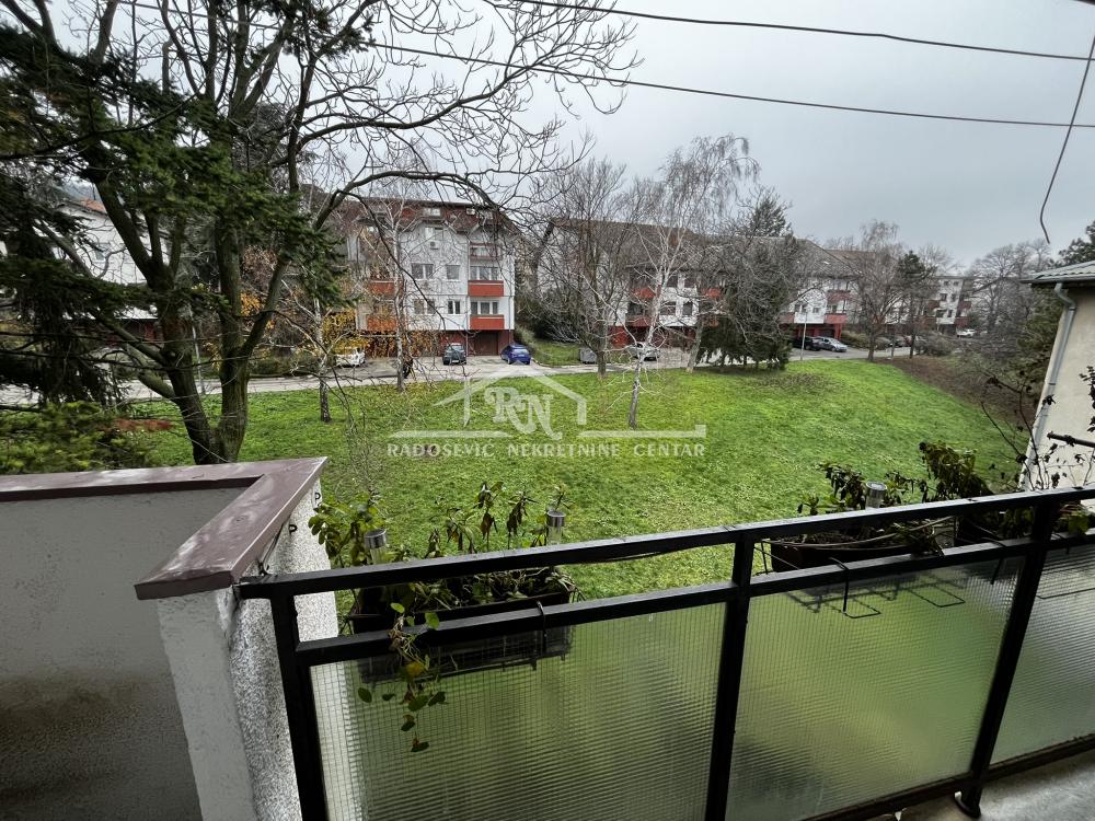 Stan na prodaju u Beogradu, Karaburma, 110m2, cena 278000 evra