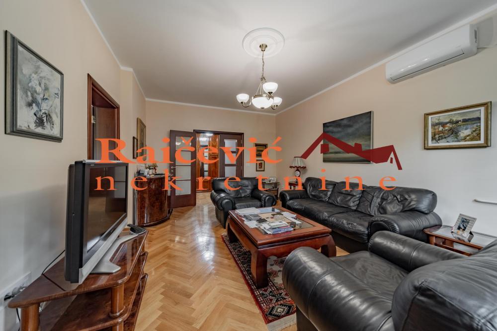 Stan na prodaju u Beogradu, Dedinje, trosoban, 98m2, cena 415000 evra