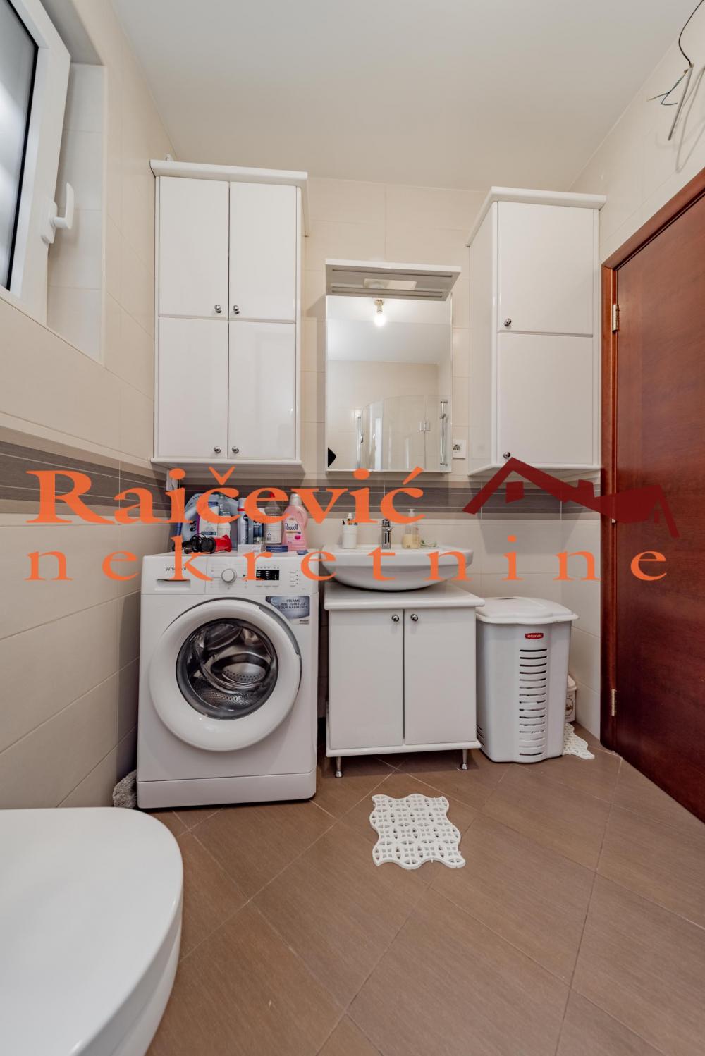 Stan na prodaju u Beogradu, Dedinje, trosoban, 98m2, cena 415000 evra