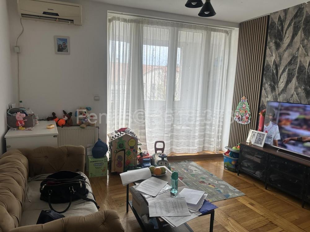 Stan na prodaju u Beogradu, Cvetkova pijaca, jednoiposoban, 36m2, cena 117000 evra