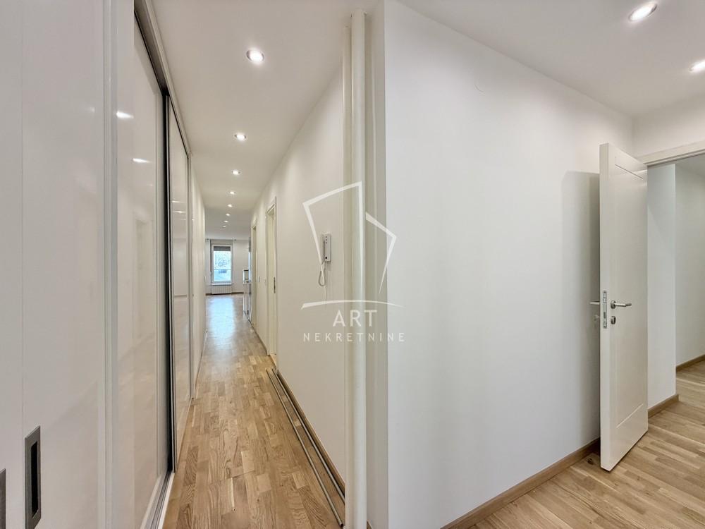 Stan na prodaju u Beogradu, Gornji Dorćol, troiposoban, 90m2, cena 405000 evra