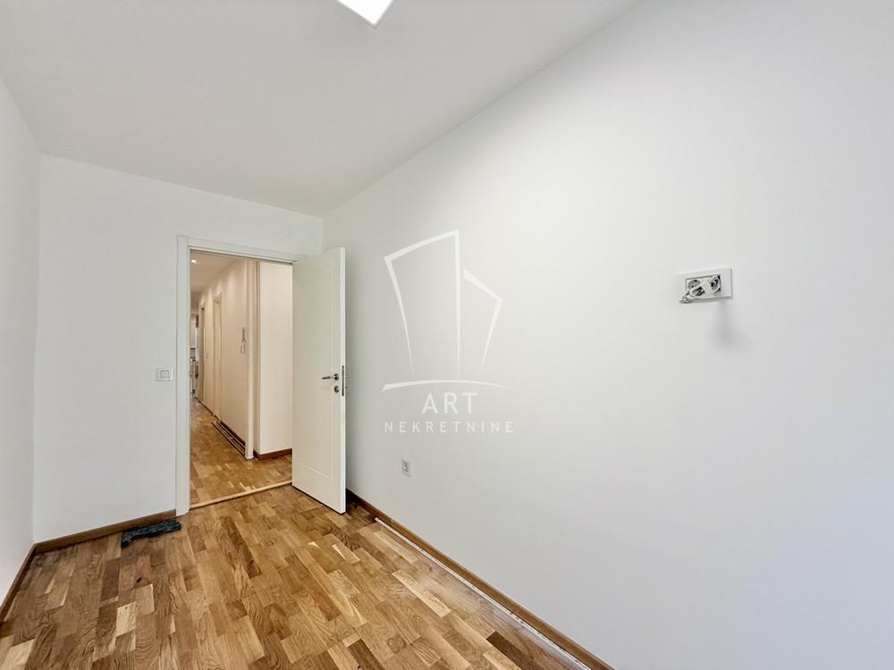 Stan na prodaju u Beogradu, Gornji Dorćol, troiposoban, 90m2, cena 405000 evra