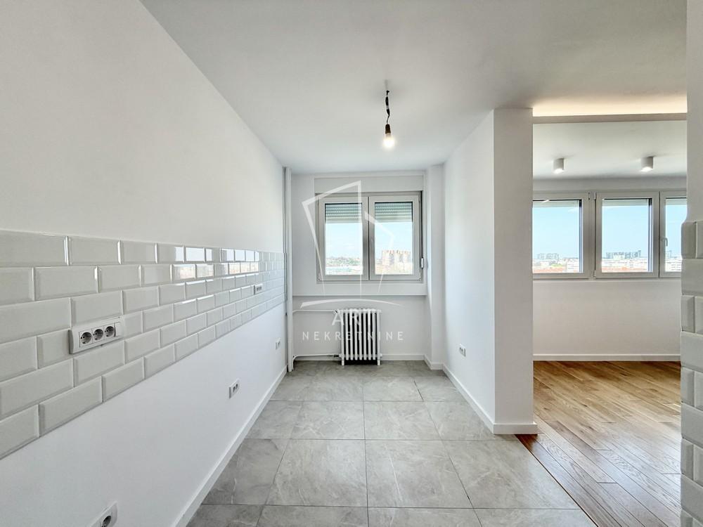 Stan na prodaju u Beogradu, Novi Beograd, cetvorosoban, 95m2, cena 325000 evra