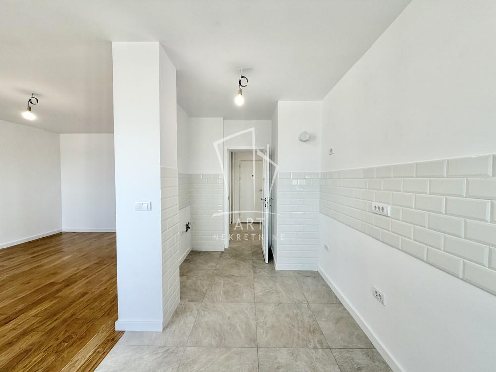 Stan na prodaju u Beogradu, Novi Beograd, cetvorosoban, 95m2, cena 325000 evra