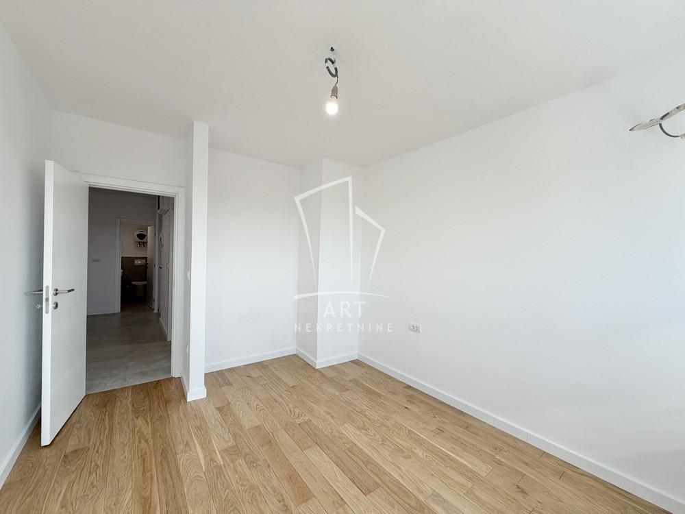 Stan na prodaju u Beogradu, Novi Beograd, cetvorosoban, 95m2, cena 325000 evra