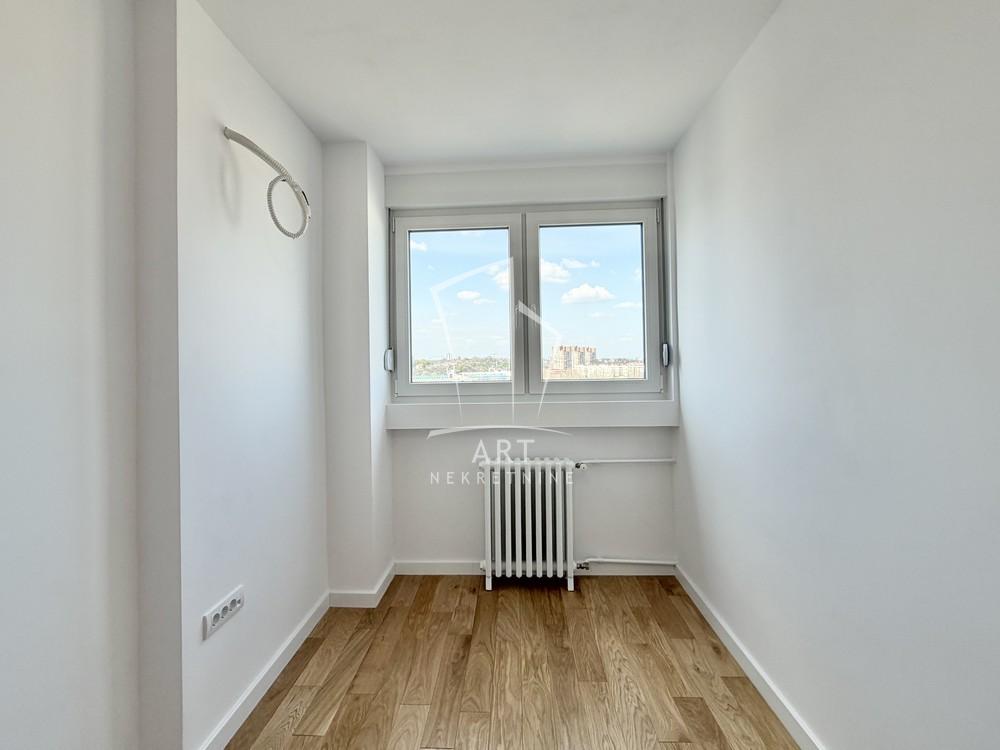 Stan na prodaju u Beogradu, Novi Beograd, cetvorosoban, 95m2, cena 325000 evra