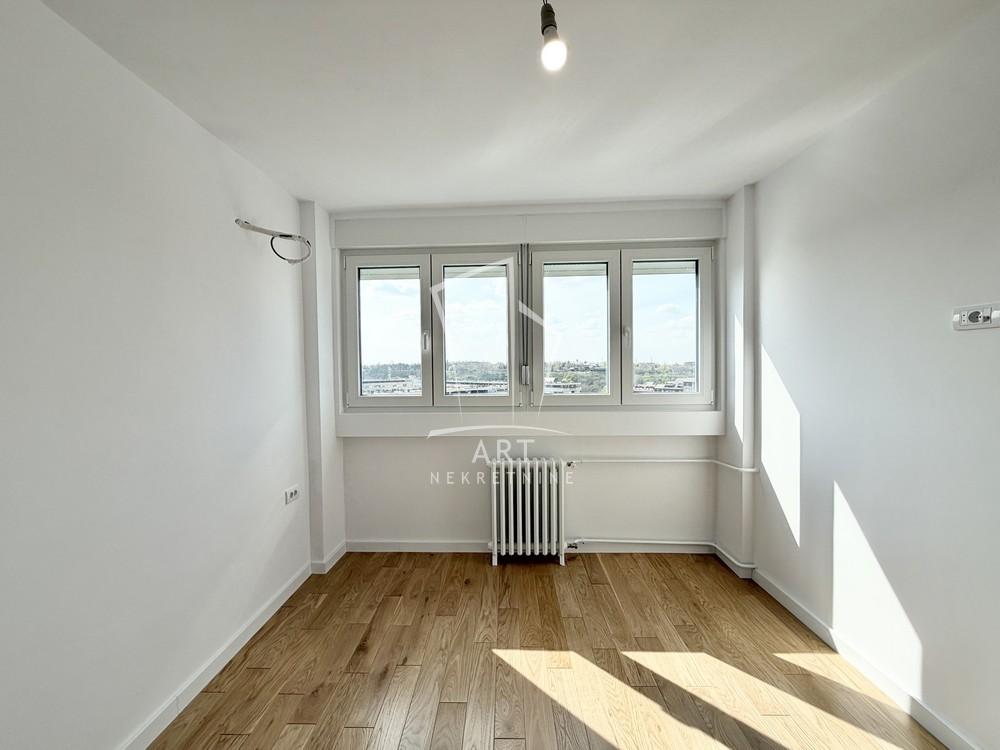 Stan na prodaju u Beogradu, Novi Beograd, cetvorosoban, 95m2, cena 325000 evra