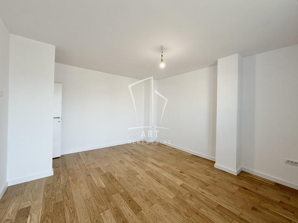 Stan na prodaju u Beogradu, Novi Beograd, cetvorosoban, 95m2, cena 325000 evra