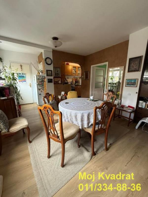 Stan na prodaju u Beogradu, Karaburma, trosoban, 54m2, cena 157000 evra